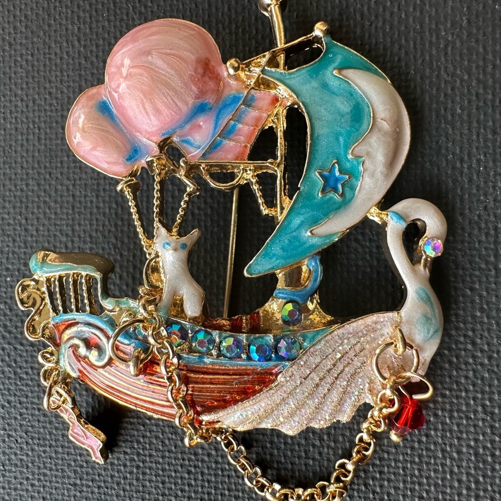 Whimsical Gold and Pink Enamel Brooch - Picture 5 of 5